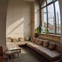 Foto diambil di Michelberger Hotel oleh Cassi M. pada 9/7/2022