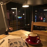 Foto scattata a Stand By Coffee da Özge A. il 3/21/2018