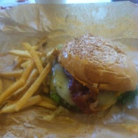 5/18/2013 tarihinde Lorena D.ziyaretçi tarafından be right burger™'de çekilen fotoğraf