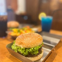 Photo taken at Big Smoke Burger by Amin 🐋 on 9/21/2022