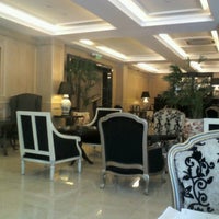 รูปภาพถ่ายที่ La Bourgogne Hotel Diplomatic โดย Veronica C. เมื่อ 10/3/2012