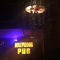 Foto diambil di Hollywood Pub oleh Thalis pada 3/23/2018