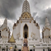 Photo taken at Wat Phichaiyatikaram by Terat W. on 9/6/2022