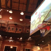 Снимок сделан в NBA City Restaurant пользователем Hector G 6/16/2013