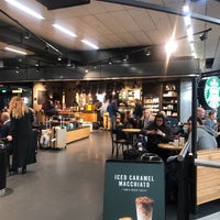Foto diambil di Starbucks oleh Pearl pada 1/18/2020