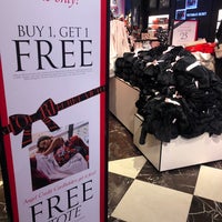 Photo taken at Victoria&amp;#39;s Secret by Pearl on 11/28/2019
