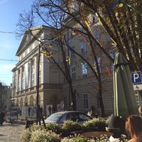 รูปภาพถ่ายที่ Площа Ринок โดย Юлия Г. เมื่อ 10/2/2015