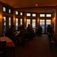 Das Foto wurde bei Waterfront Restaurant von Nikki P. am 10/1/2022 aufgenommen