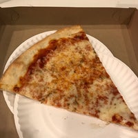Снимок сделан в Famous Amadeus Pizza - Madison Square Garden пользователем Rommel R. 11/6/2017