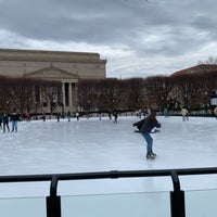 Photo taken at National Gallery of Art Sculpture Garden Ice Rink by Duygu ✨ on 12/17/2021