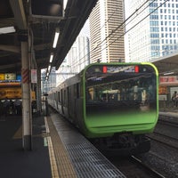 Photo taken at JR Hamamatsuchō Station by Kogamen P. on 9/10/2016