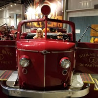 Foto tomada en Hall of Flame Fire Museum and the National Firefighting Hall of Heroes  por Ryan D. el 10/18/2017
