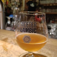 Photo taken at Moeder Lambic Fontainas by Sly on 4/28/2023