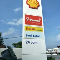 Photo taken at Shell by Mohd Izwan H. on 5/5/2018