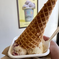 Foto tirada no(a) Jeni&amp;#39;s Splendid Ice Creams por Rene P. em 6/7/2022