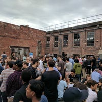 Foto tirada no(a) Knockdown Center por Martin S. em 6/8/2017