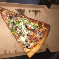 Das Foto wurde bei Jumbo Slice Pizza von Kevin G. am 5/7/2019 aufgenommen