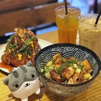 9/30/2017 tarihinde Gary T.ziyaretçi tarafından Stateland Asian-Fusion Cafe'de çekilen fotoğraf