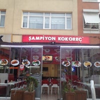 Photo taken at Şampiyon Kokoreç by Nazlı on 11/6/2012