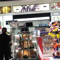 Foto diambil di Dufry Shopping oleh Flaviane pada 1/23/2013