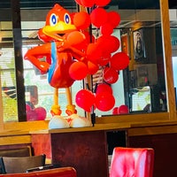 Photo taken at Red Robin Gourmet Burgers and Brews by Michael H. on 7/30/2020