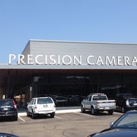 รูปภาพถ่ายที่ Precision Camera โดย C.B. G. เมื่อ 8/19/2013
