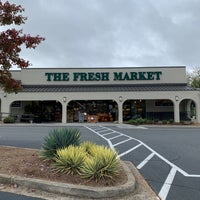 Foto tomada en The Fresh Market  por Sara S. el 10/30/2021