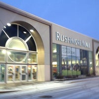 รูปภาพถ่ายที่ Rushmore Mall โดย Daniel E. เมื่อ 1/31/2013