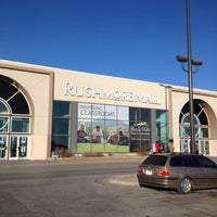 รูปภาพถ่ายที่ Rushmore Mall โดย Daniel E. เมื่อ 12/20/2012