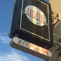 Photo taken at L&amp;#39;Assiette Steak Frites by Jose on 8/5/2017