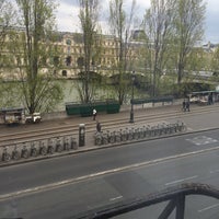 Foto tomada en Hôtel du Quai Voltaire (L&amp;#39;)  por Damla K. el 4/24/2016