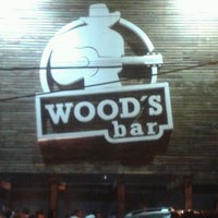 รูปภาพถ่ายที่ Wood&#39;s Bar โดย Marcinha P. เมื่อ 11/17/2012