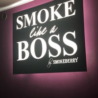 Foto tirada no(a) Smokeberry Lounge Bar por Waldo em 7/21/2018