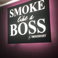 Das Foto wurde bei Smokeberry Lounge Bar von Waldo am 7/21/2018 aufgenommen