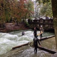 Eisbachwelle Surf Spot in Englischer Garten Süd