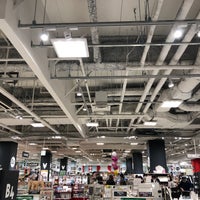 Photo taken at Tokyu Hands by haten14 on 11/22/2020