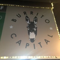รูปภาพถ่ายที่ Burrito capital โดย Lula C. เมื่อ 9/4/2013