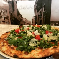 Photo taken at Carluccio&amp;#39;s Coal Fired Pizza by Alya S. on 8/29/2017