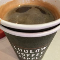10/23/2021 tarihinde Alya S.ziyaretçi tarafından Ludlow Coffee Supply'de çekilen fotoğraf