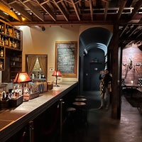 Foto diambil di State Street Eating House + Cocktails oleh Tom 😎 C. pada 1/5/2022