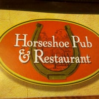 Снимок сделан в Horseshoe Pub &amp;amp; Restaurant пользователем Donna S. 5/29/2012