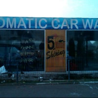 Photo taken at Orlens Automatic Car Wash by Bang J. on 9/18/2011