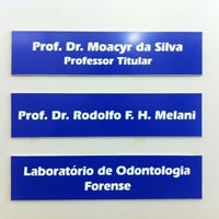Photo taken at OFLAB - FOUSP - Laboratório de Antropologia e Odontologia Forense by Cazu M. on 5/24/2012