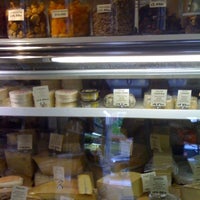 รูปภาพถ่ายที่ Cheese+Wine โดย Kathleen เมื่อ 5/30/2011