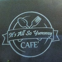 Foto tomada en Its All So Yummy Café  por Bralyn el 8/15/2012