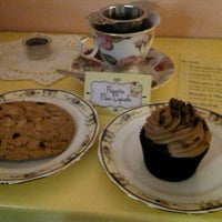 Photo taken at Pequeña Miss Cupcake by Dalila M. on 1/21/2012