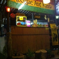Photo taken at reggae &amp; rasta ชา เหล้าปั่น รามคำแหง by Min I. on 3/8/2012