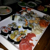 Foto scattata a La Voh Thai &amp;amp; Sushi Bar da Eddie C. il 12/23/2011