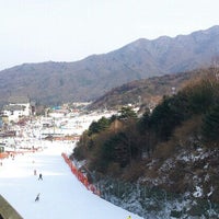 Photo taken at 무주리조트 네솔동 by MinJeong J. on 12/31/2011