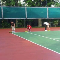 Photo taken at สนามเทนนิส หมู่บ้านอยู่เจริญ by Danuphob R. on 10/28/2011